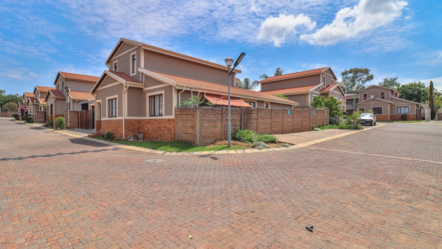 4 Bedroom Property for Sale in Halfway Gardens Gauteng