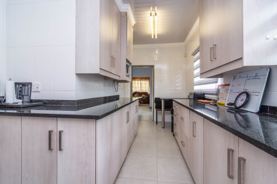 3 Bedroom Property for Sale in Discovery Gauteng