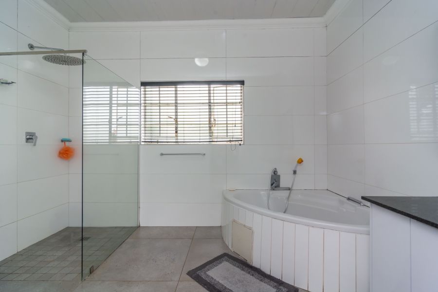 3 Bedroom Property for Sale in Discovery Gauteng