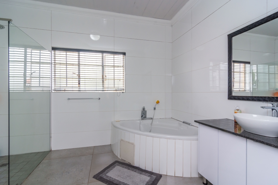 3 Bedroom Property for Sale in Discovery Gauteng