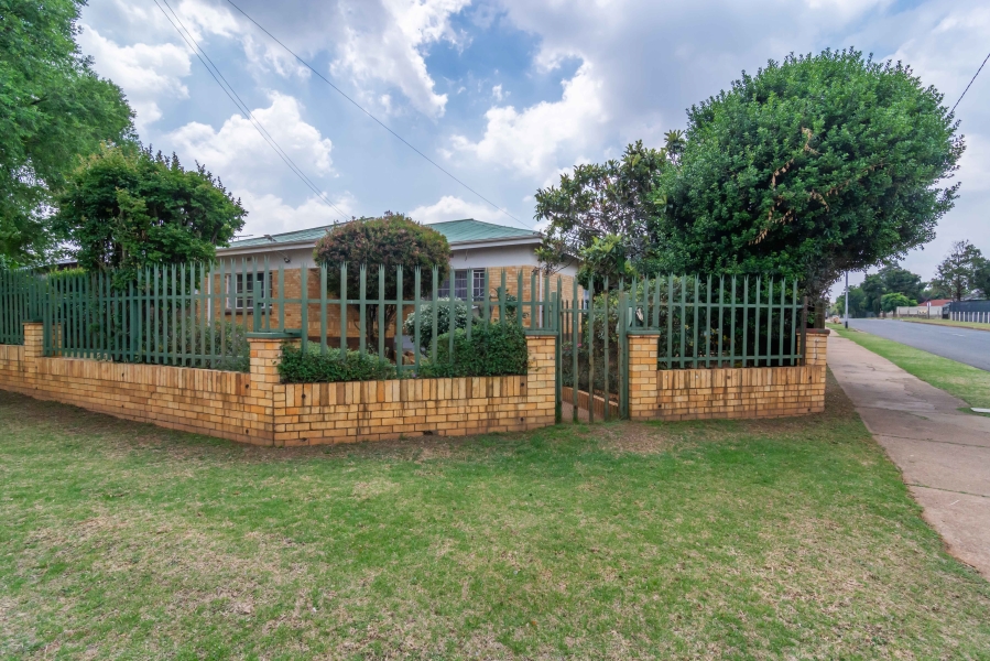 3 Bedroom Property for Sale in Discovery Gauteng