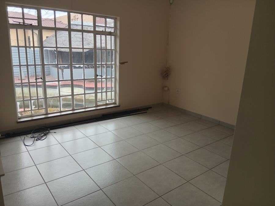 To Let 3 Bedroom Property for Rent in Birch Acres Gauteng