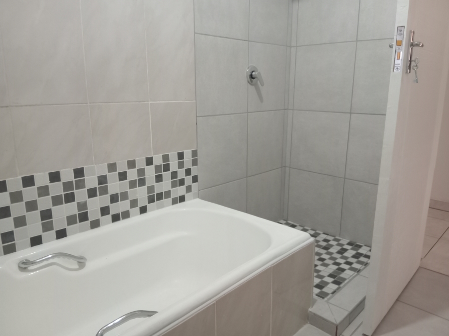 To Let 3 Bedroom Property for Rent in Birch Acres Gauteng