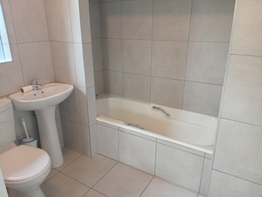 To Let 3 Bedroom Property for Rent in Birch Acres Gauteng