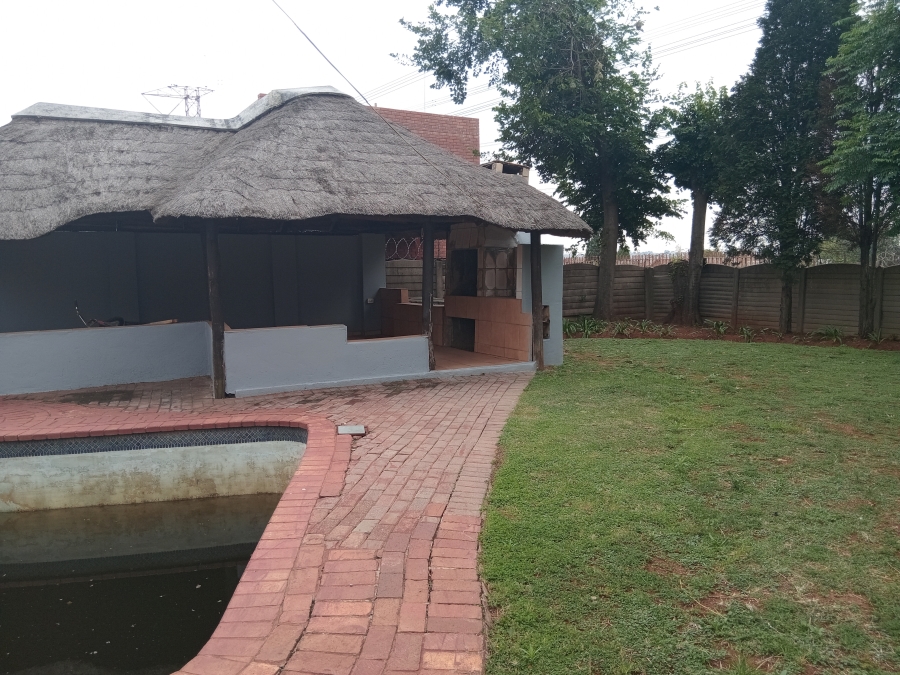 To Let 3 Bedroom Property for Rent in Birch Acres Gauteng