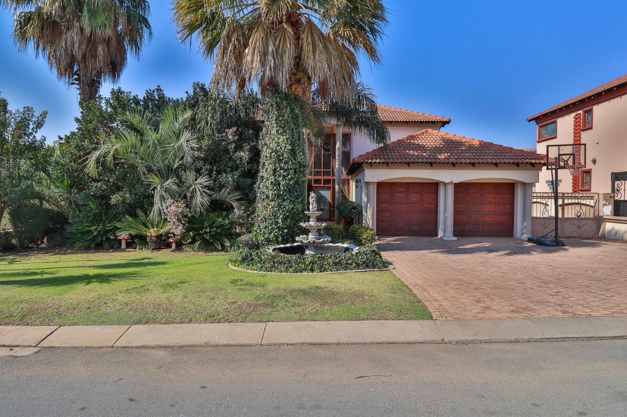 6 Bedroom Property for Sale in Blue Valley Golf Estate Gauteng