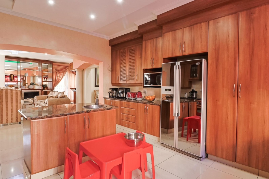 6 Bedroom Property for Sale in Blue Valley Golf Estate Gauteng