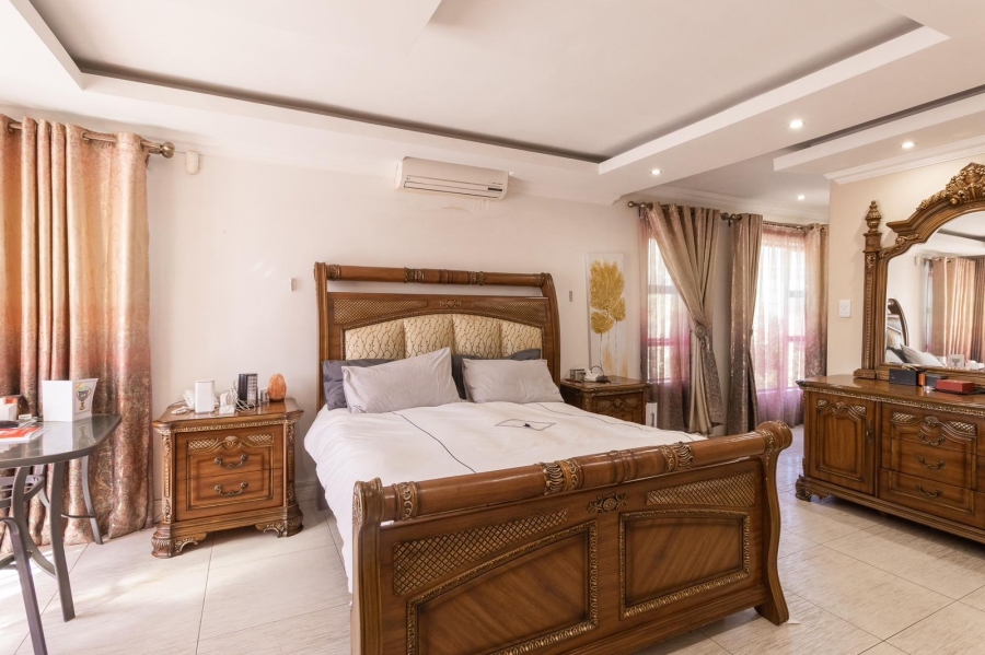 6 Bedroom Property for Sale in Blue Valley Golf Estate Gauteng