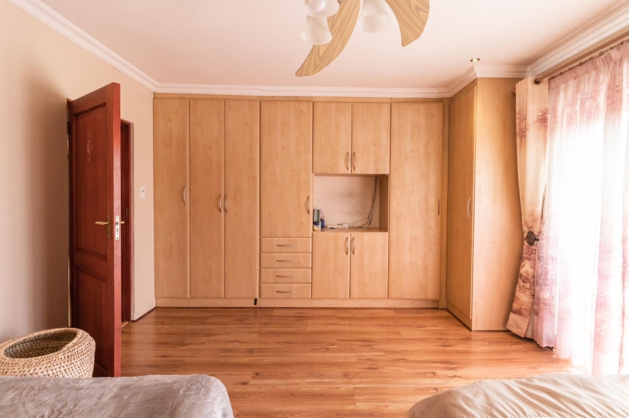 6 Bedroom Property for Sale in Blue Valley Golf Estate Gauteng