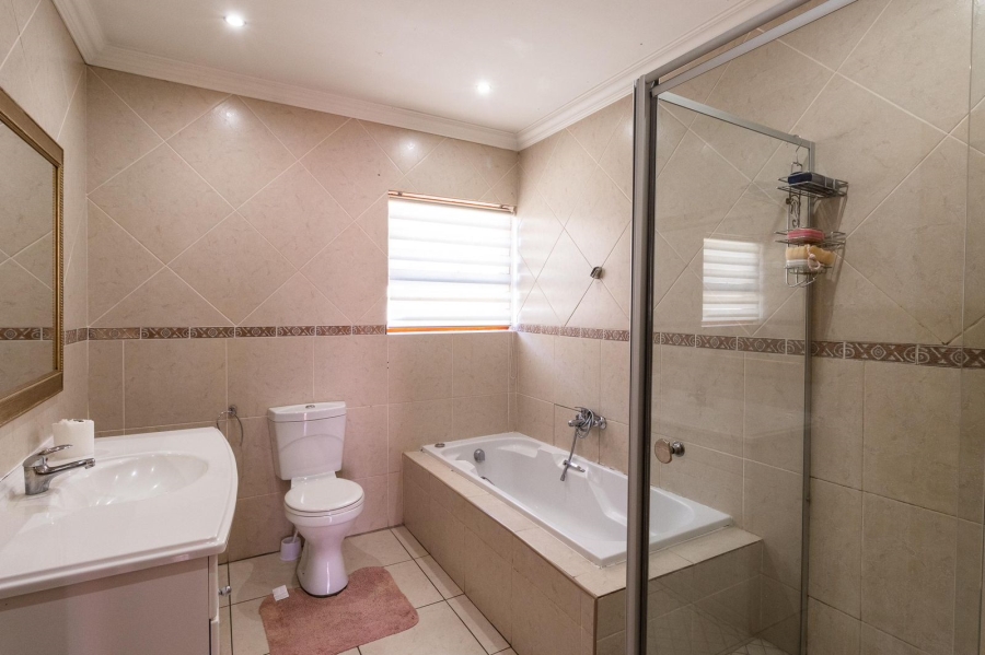 6 Bedroom Property for Sale in Blue Valley Golf Estate Gauteng