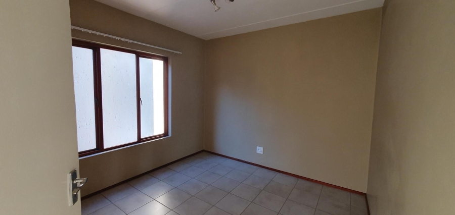 To Let 2 Bedroom Property for Rent in Glenvista Gauteng