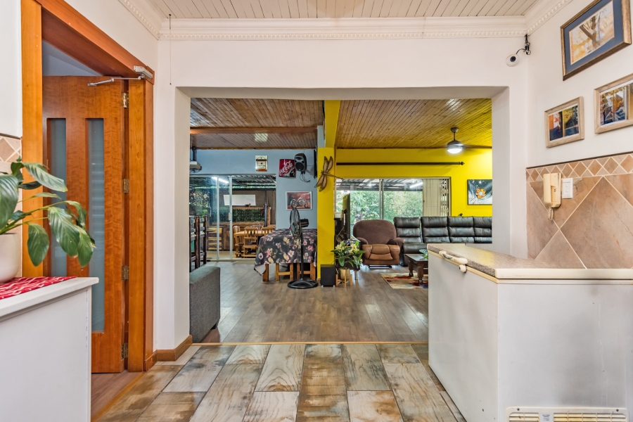 6 Bedroom Property for Sale in Florida Hills Gauteng