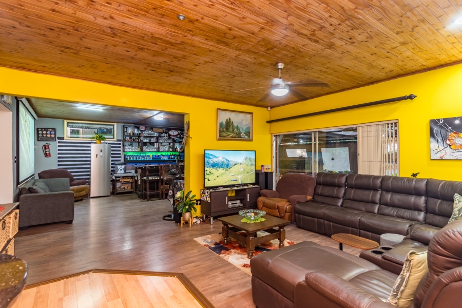 6 Bedroom Property for Sale in Florida Hills Gauteng