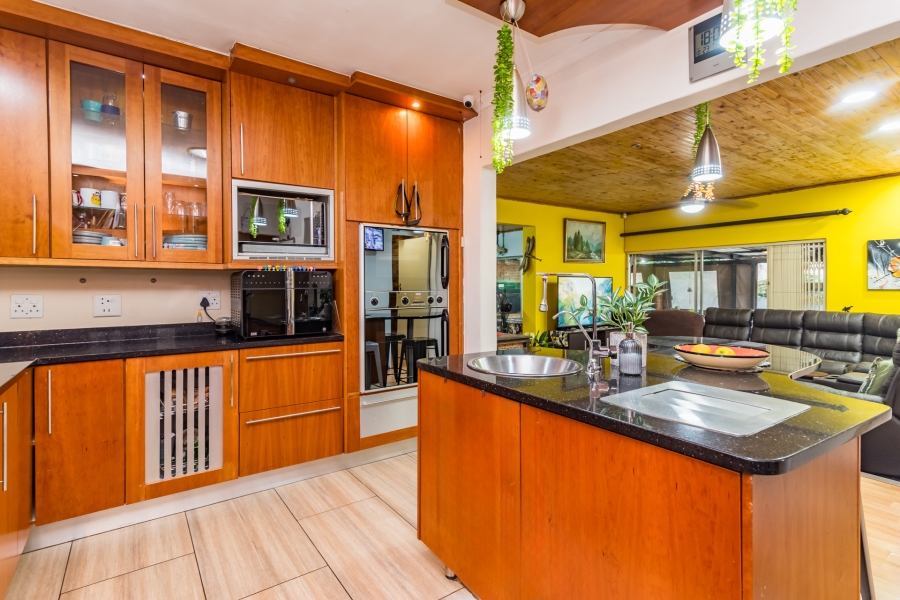 6 Bedroom Property for Sale in Florida Hills Gauteng