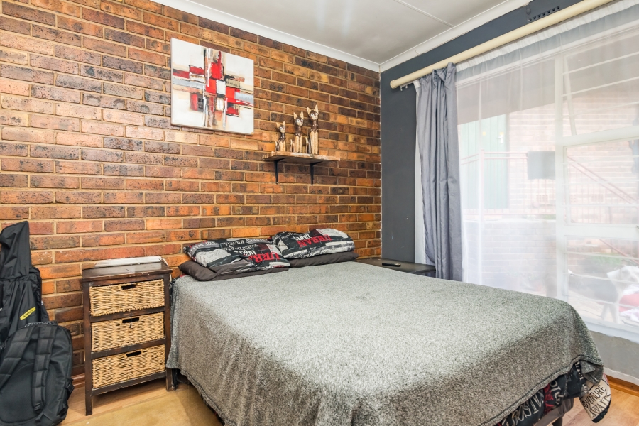 6 Bedroom Property for Sale in Florida Hills Gauteng