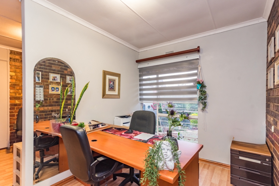 6 Bedroom Property for Sale in Florida Hills Gauteng