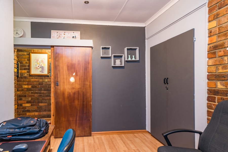 6 Bedroom Property for Sale in Florida Hills Gauteng