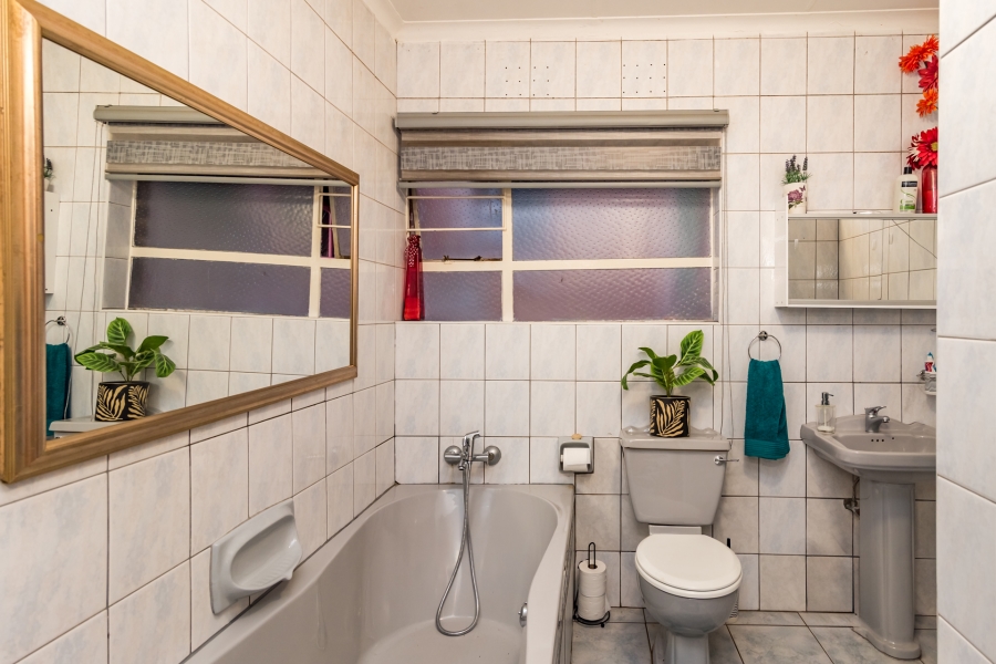 6 Bedroom Property for Sale in Florida Hills Gauteng