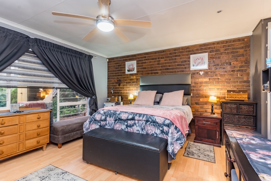 6 Bedroom Property for Sale in Florida Hills Gauteng