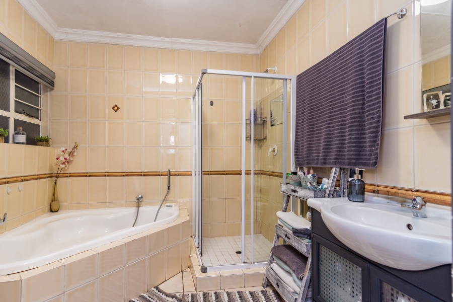 6 Bedroom Property for Sale in Florida Hills Gauteng