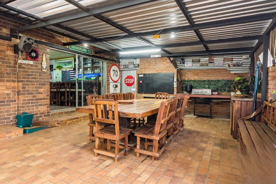 6 Bedroom Property for Sale in Florida Hills Gauteng