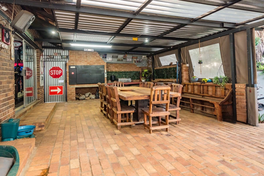 6 Bedroom Property for Sale in Florida Hills Gauteng