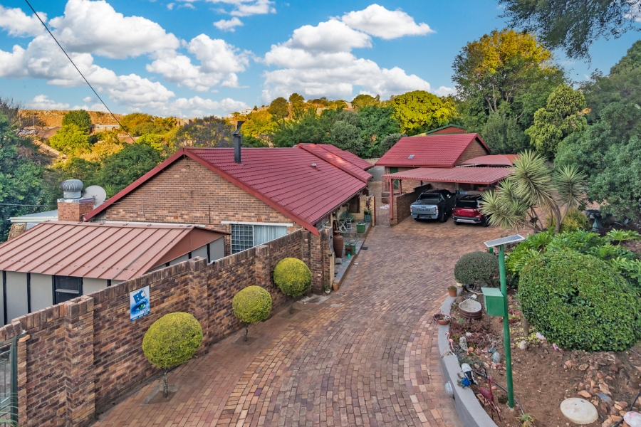 6 Bedroom Property for Sale in Florida Hills Gauteng