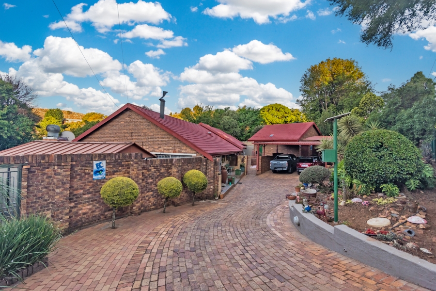 6 Bedroom Property for Sale in Florida Hills Gauteng