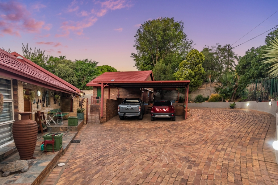 6 Bedroom Property for Sale in Florida Hills Gauteng