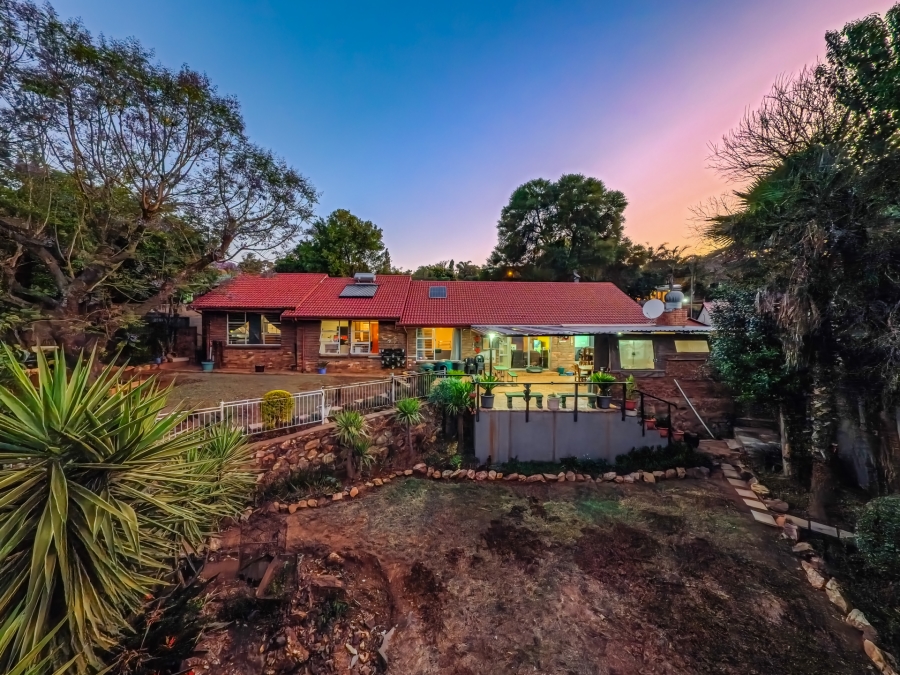 6 Bedroom Property for Sale in Florida Hills Gauteng