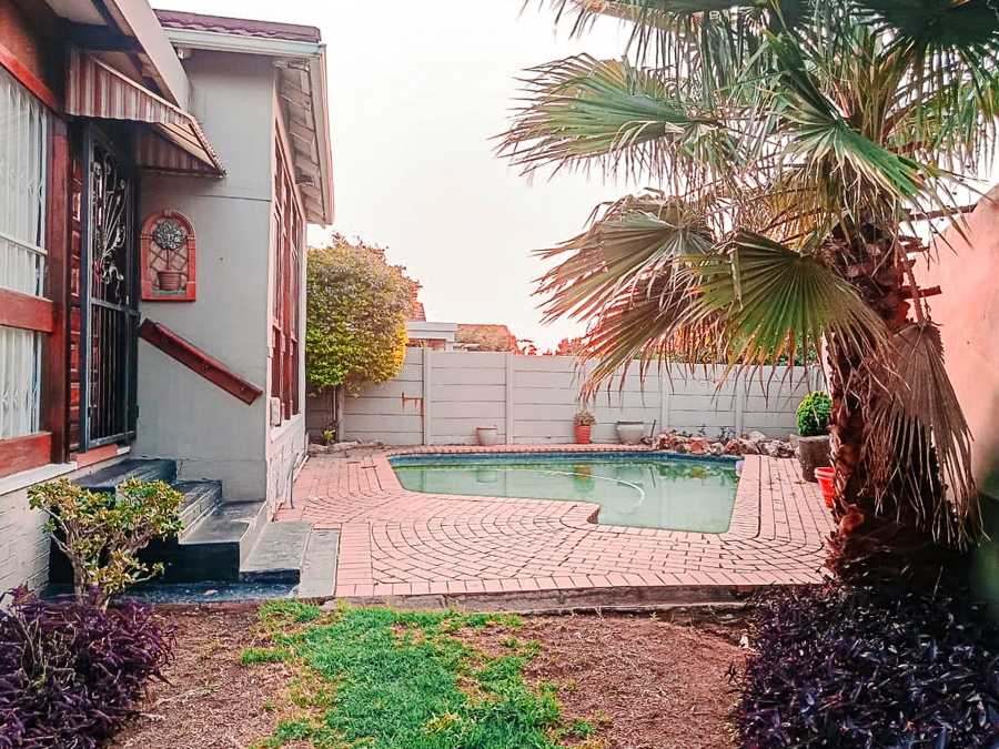 3 Bedroom Property for Sale in Orange Grove Gauteng