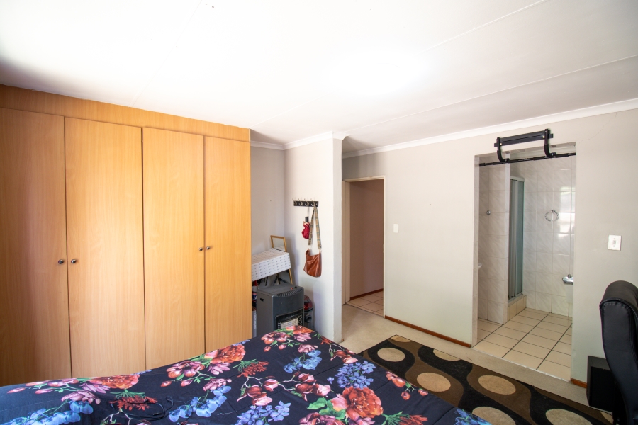 4 Bedroom Property for Sale in Halfway Gardens Gauteng