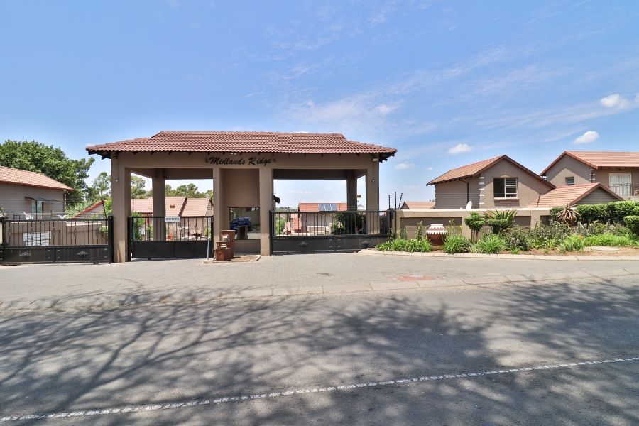 4 Bedroom Property for Sale in Halfway Gardens Gauteng