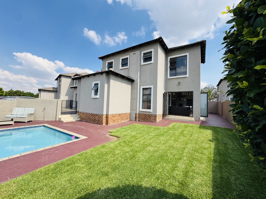 3 Bedroom Property for Sale in Thatchfield Hills Gauteng