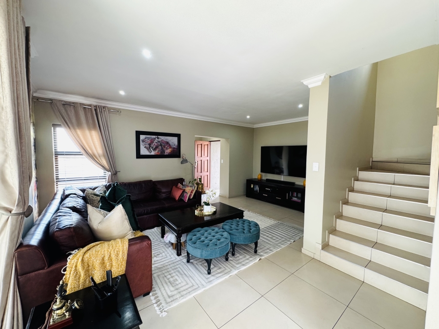 3 Bedroom Property for Sale in Thatchfield Hills Gauteng