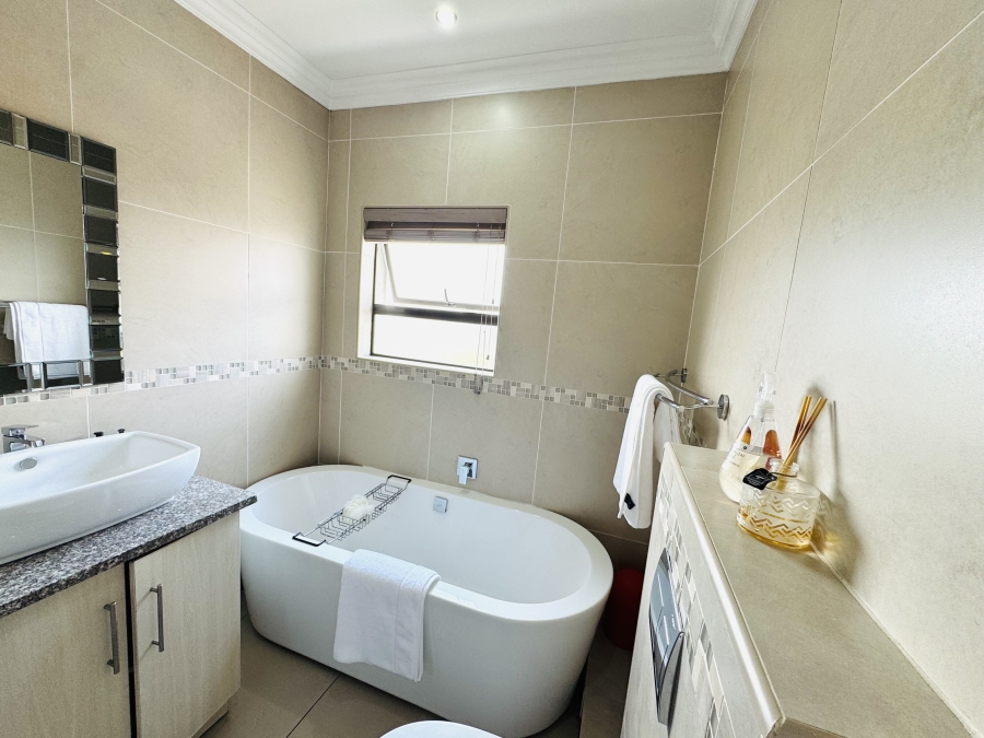 3 Bedroom Property for Sale in Thatchfield Hills Gauteng