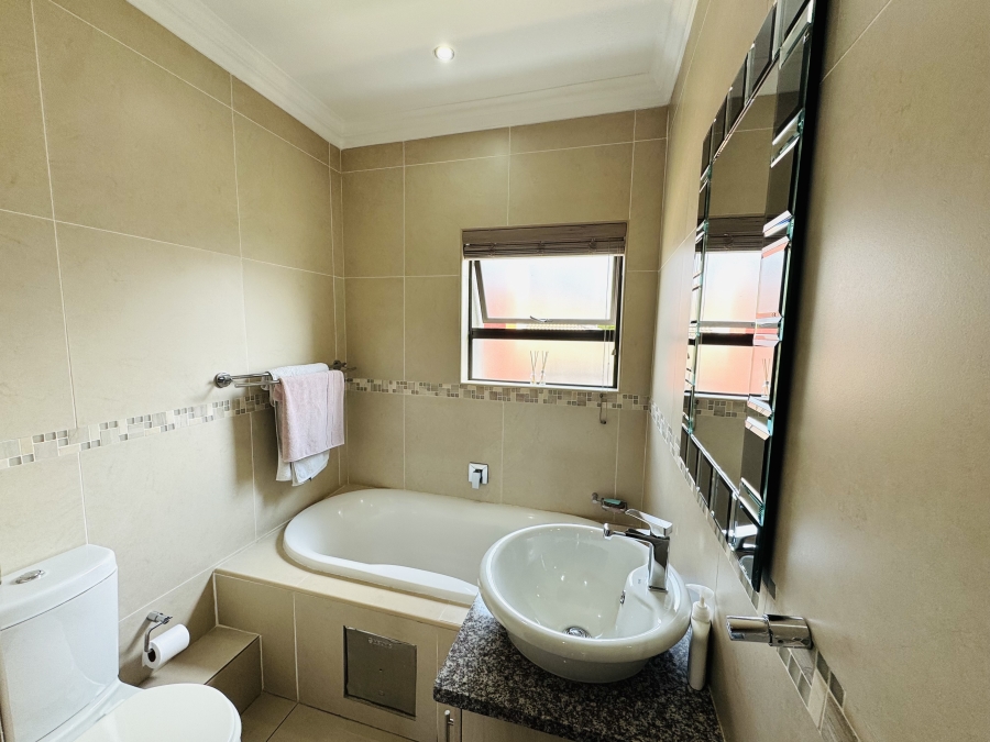 3 Bedroom Property for Sale in Thatchfield Hills Gauteng