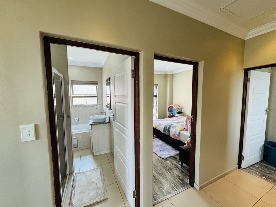 3 Bedroom Property for Sale in Thatchfield Hills Gauteng