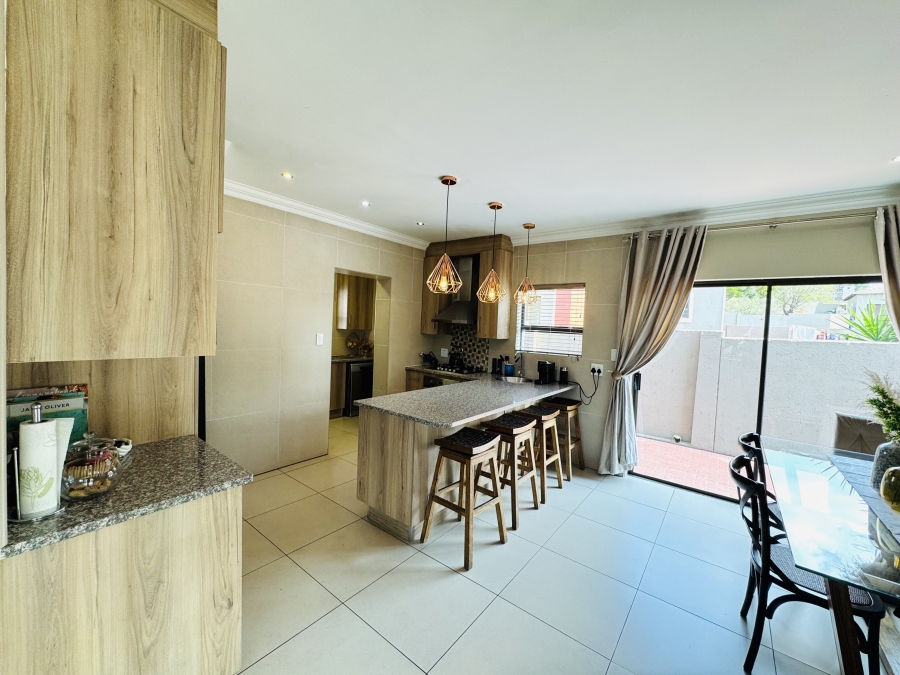 3 Bedroom Property for Sale in Thatchfield Hills Gauteng