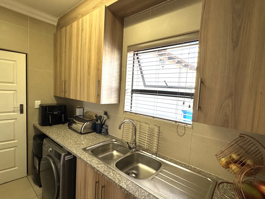 3 Bedroom Property for Sale in Thatchfield Hills Gauteng