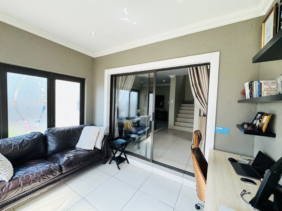 3 Bedroom Property for Sale in Thatchfield Hills Gauteng