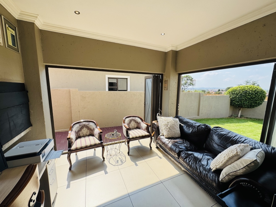 3 Bedroom Property for Sale in Thatchfield Hills Gauteng