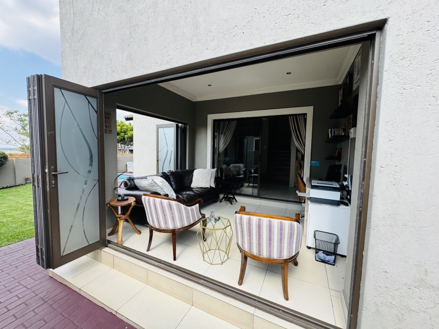 3 Bedroom Property for Sale in Thatchfield Hills Gauteng