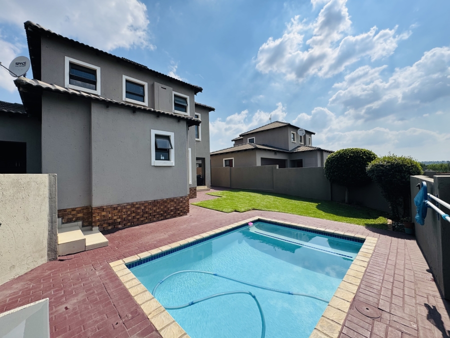 3 Bedroom Property for Sale in Thatchfield Hills Gauteng