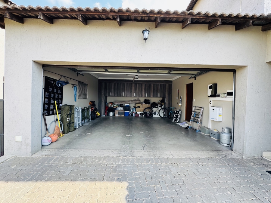 3 Bedroom Property for Sale in Thatchfield Hills Gauteng