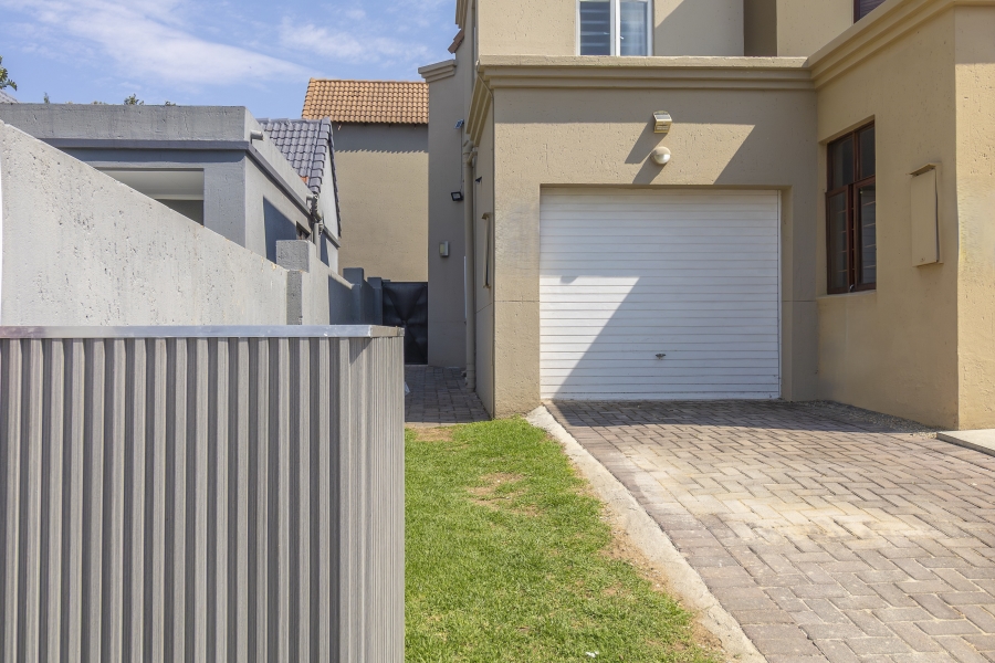 1 Bedroom Property for Sale in Bryanston Gauteng