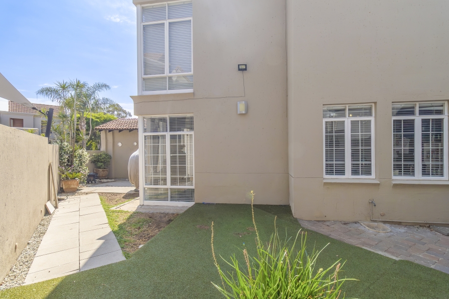 1 Bedroom Property for Sale in Bryanston Gauteng