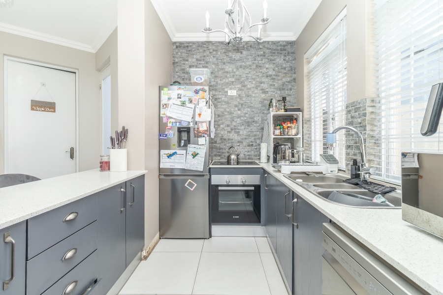 1 Bedroom Property for Sale in Bryanston Gauteng