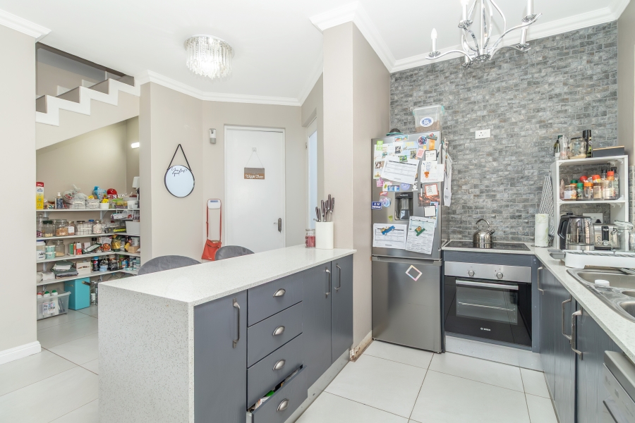 1 Bedroom Property for Sale in Bryanston Gauteng