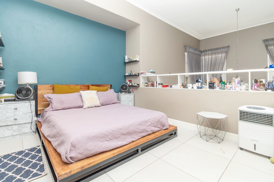 1 Bedroom Property for Sale in Bryanston Gauteng